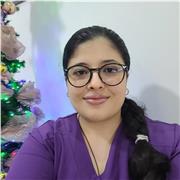 Profesora para estudiantes de bacteriología